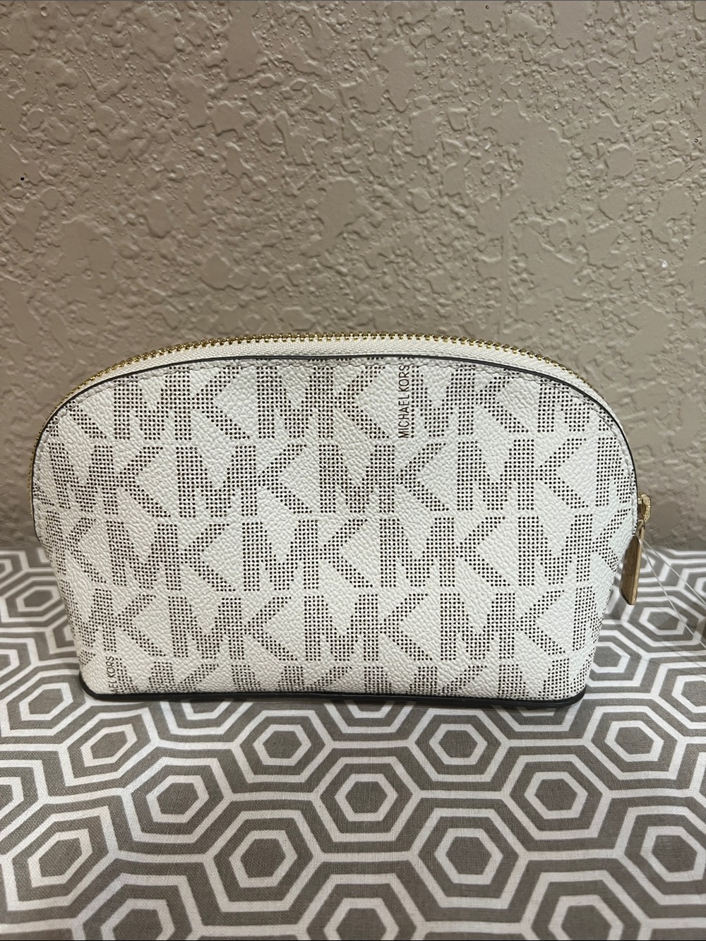 Michael Kors Het set charm Vanilla MK Logo Small travel Pouch - Picture 4 of 6